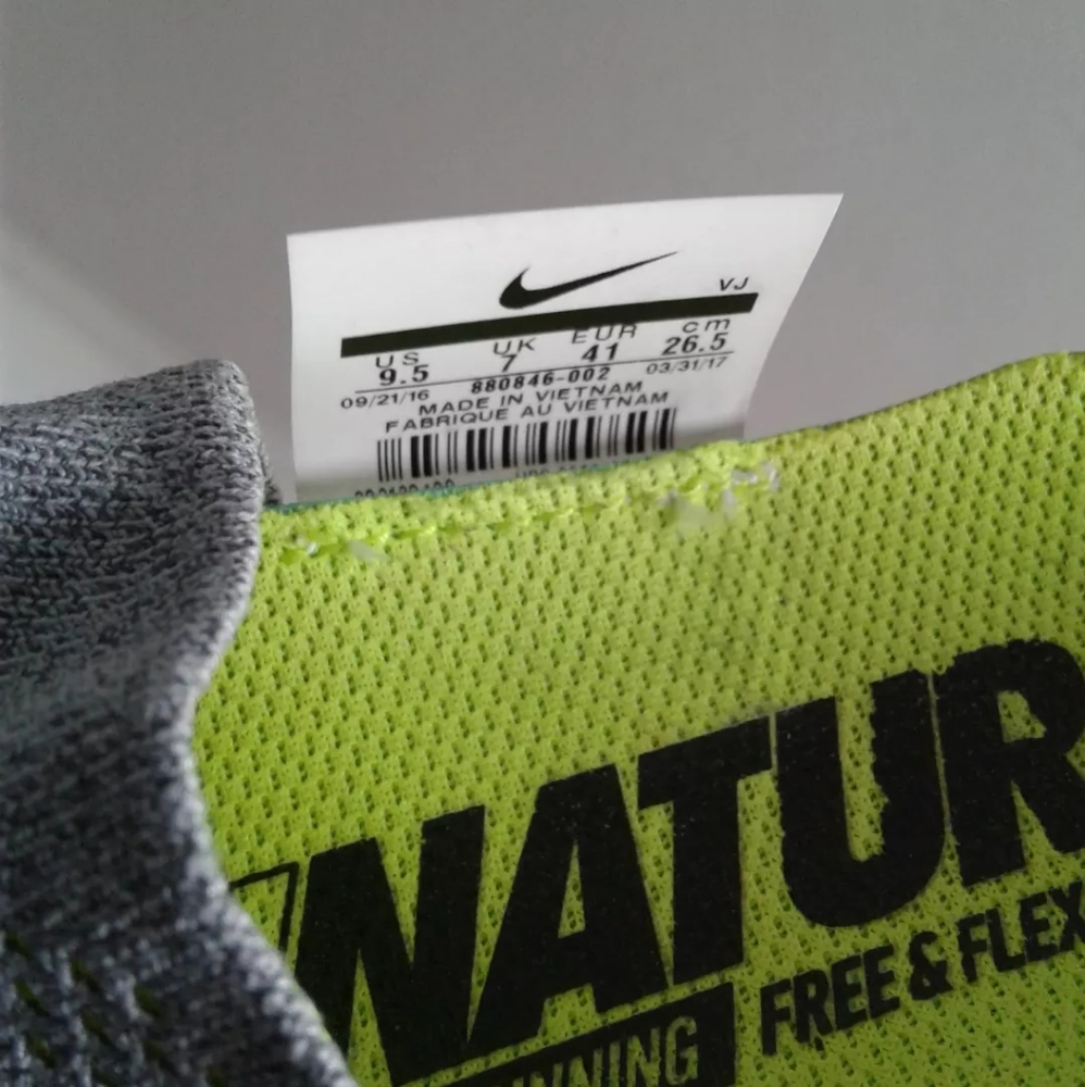 NIKE FREE RN MOTION Flyknit Grey Trainers 880846 002 womens sz 9.5 men's sz 8 - Picture 3 of 6